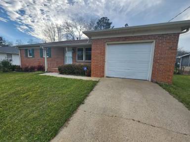 Main picture of 114 Windsor Dr