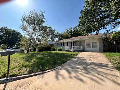 Main picture of 5808 NW Kinyon Ave