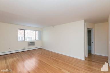 Main picture of 5820 N Sheridan Rd