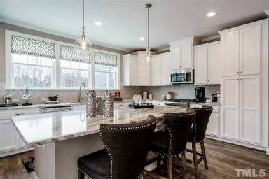 Main picture of 1012 Lathrop Ln