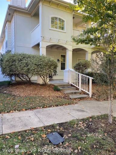 Main picture of 1828 Mercer Way