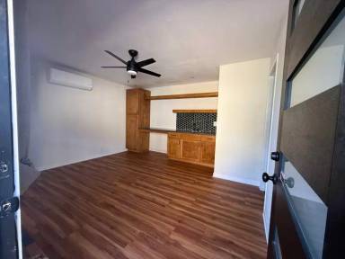 Main picture of 132 Palm Ave