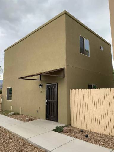 Main picture of 3402 E Flower St