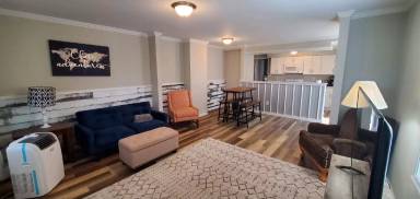 Main picture of 801 N High St
