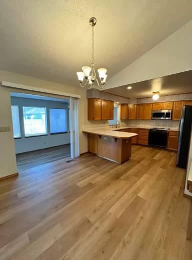 Main picture of 3001 S Bolivar Rd