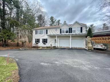 Main picture of 15 Estes St