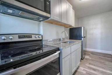 Main picture of 160 First Ave