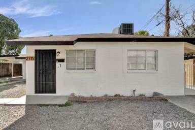 Main picture of 2715 E Oak St