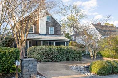 Main picture of 221 54th St