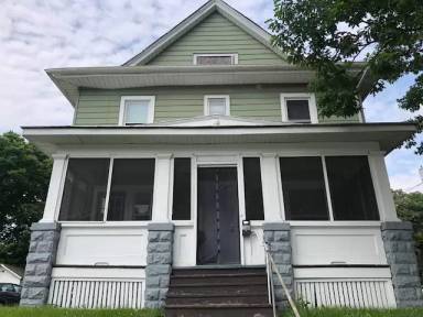 Main picture of 730 E Burlington St