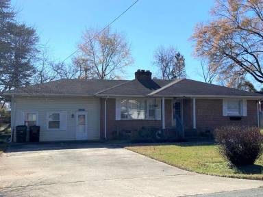 Main picture of 2205 Roger St