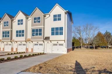 Main picture of 501 Harper Lndg