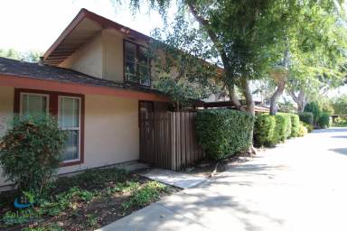 Main picture of 210 Red Oak Dr W