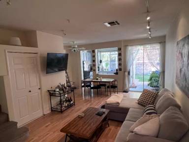 Main picture of 1457 Zehner Way