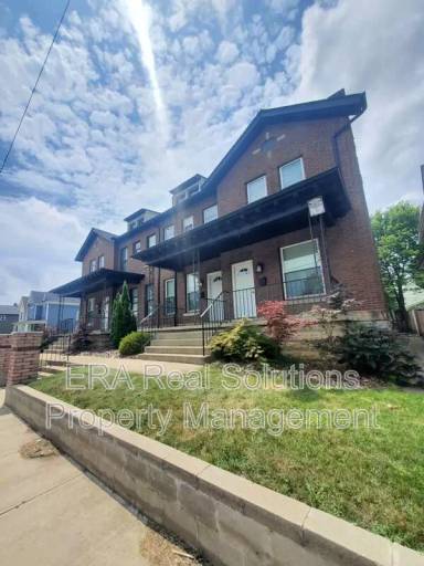 Main picture of 387 Saint Clair Ave