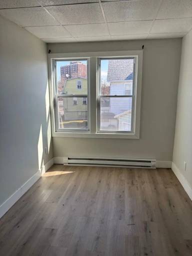 Main picture of 127 1/2 Main St
