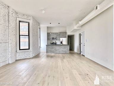 Main picture of 324 S Racine Ave