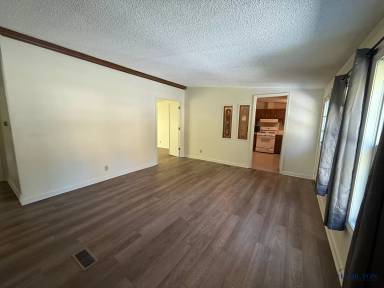 Main picture of 36 Clyde St