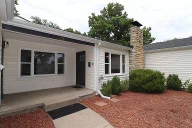 Main picture of 210 W Vine St