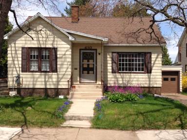 Main picture of 410 Center St