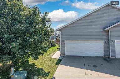 Main picture of 635 Broderick Dr NE