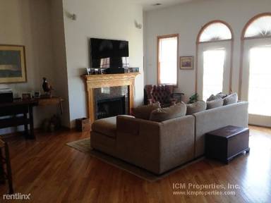 Main picture of 2531 N Southport Ave