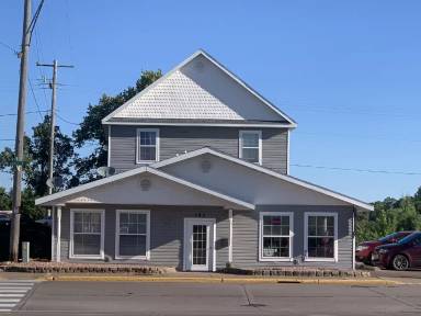 Main picture of 125 Lake Ave E