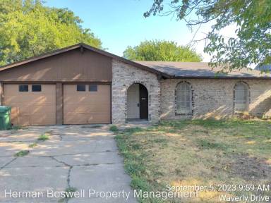 Main picture of 715 Waverly Dr