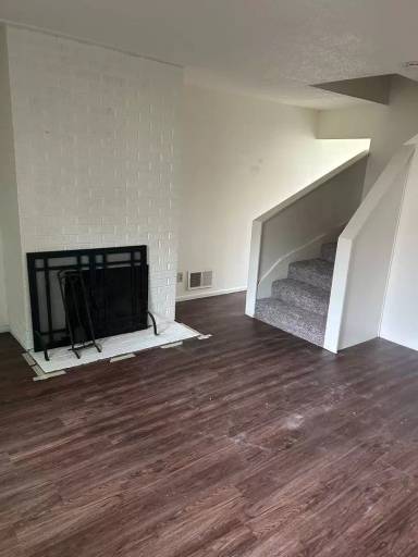 Main picture of 2440 Almandor Cir