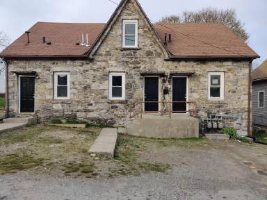 Main picture of 4 Burton Ct