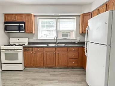 Main picture of 3400 Maple Ave