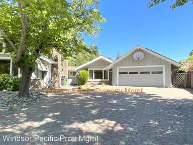 Main picture of 644 Buzzie Ct