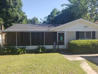 Main picture of 818 W Gordon Ave
