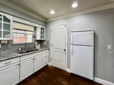 Main picture of 1014 Greenwood Ave