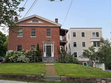 Main picture of 323 College St