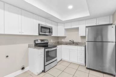Main picture of 2935 SE 15th Pl