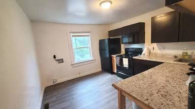 Main picture of 127 Bute St