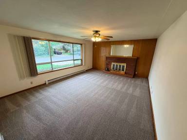 Main picture of 2555 Stortz Ave NE
