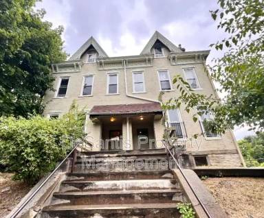 Main picture of 621 Lincoln Ave