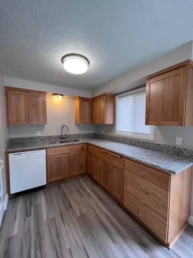 Main picture of 4889 Portland Rd NE