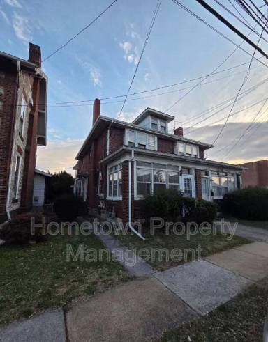 Main picture of 3625 Derry St