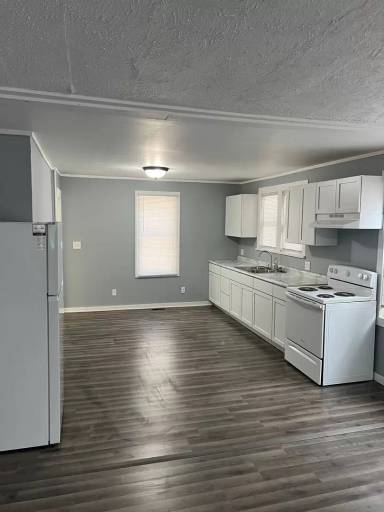 Main picture of 2528 S Lowell Ave