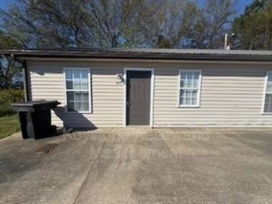Main picture of 915 Gabby Ln