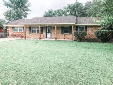 Main picture of 5907 Meadow Dr