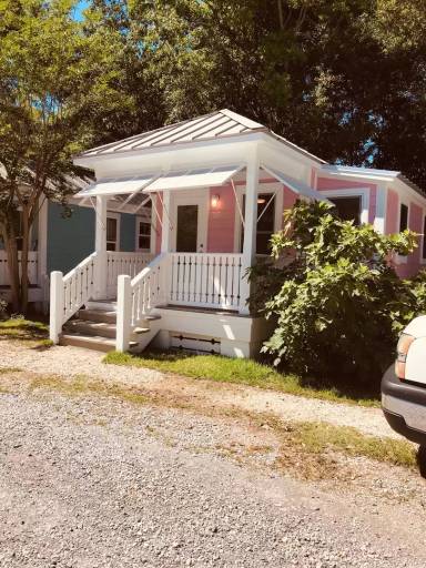 Main picture of 709 Cottage Square Ln