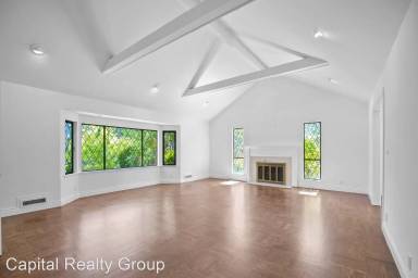 Main picture of 1455 Crystal Dr