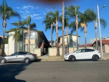 Main picture of 214 N Moore Ave