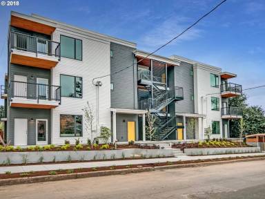 Main picture of 7017 NE Grand Ave
