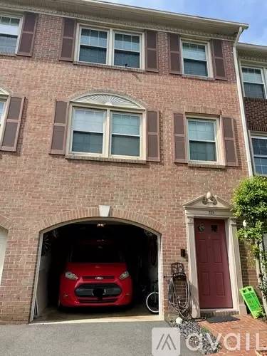 Main picture of 728 W Glebe Rd