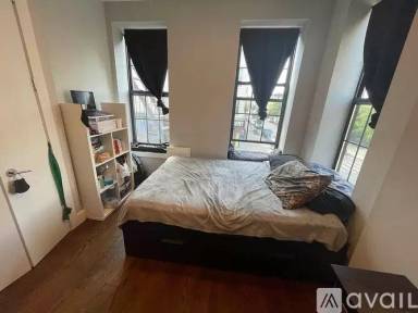 Main picture of 234 Moffat St